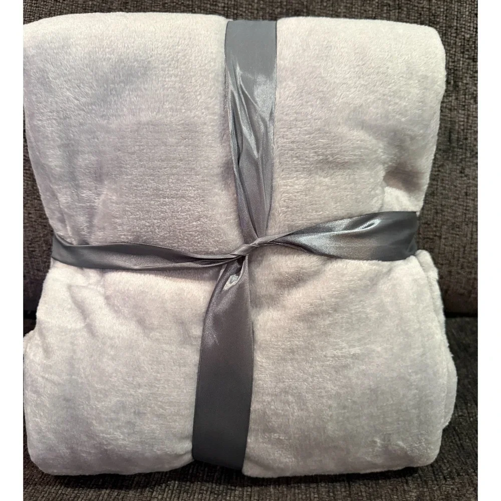 Large Throw 55 x 80 Light Gray  Blanket Soft Cozy Warm Couch Sofa NEW